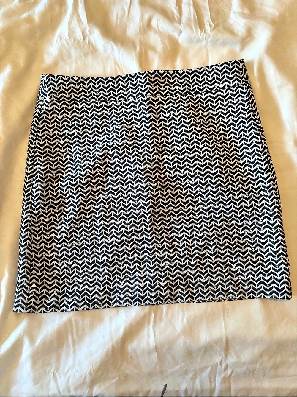 LOFT Geometric Mini Skirt in Black & White Size 6